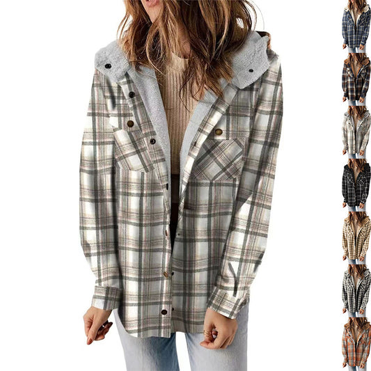 Cappotto casual in lana con cappuccio.