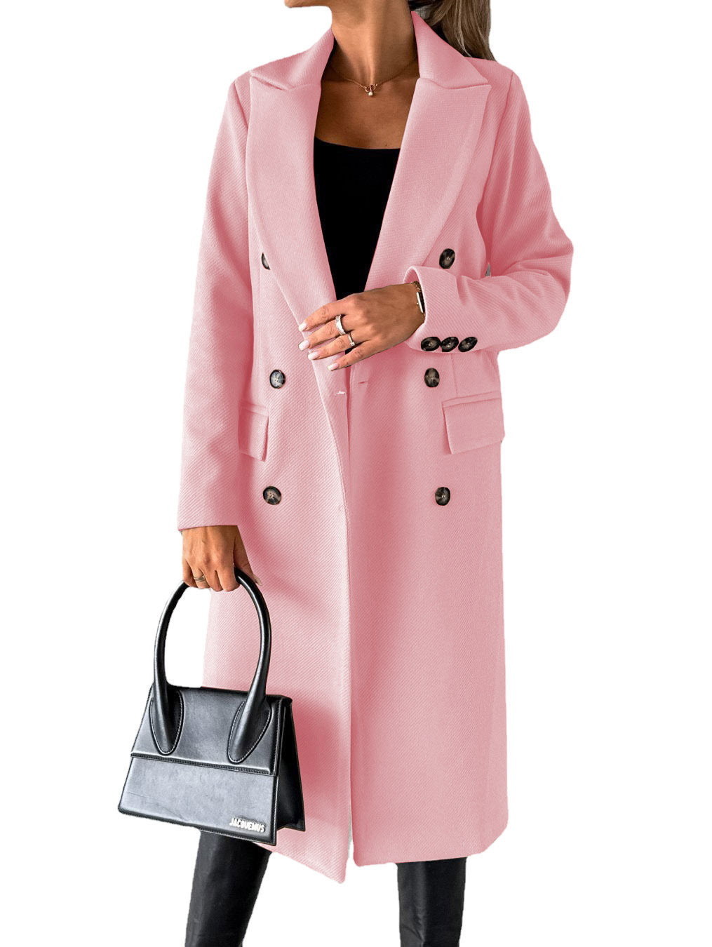 Cappotto a maniche lunghe con colletto ripiegato.