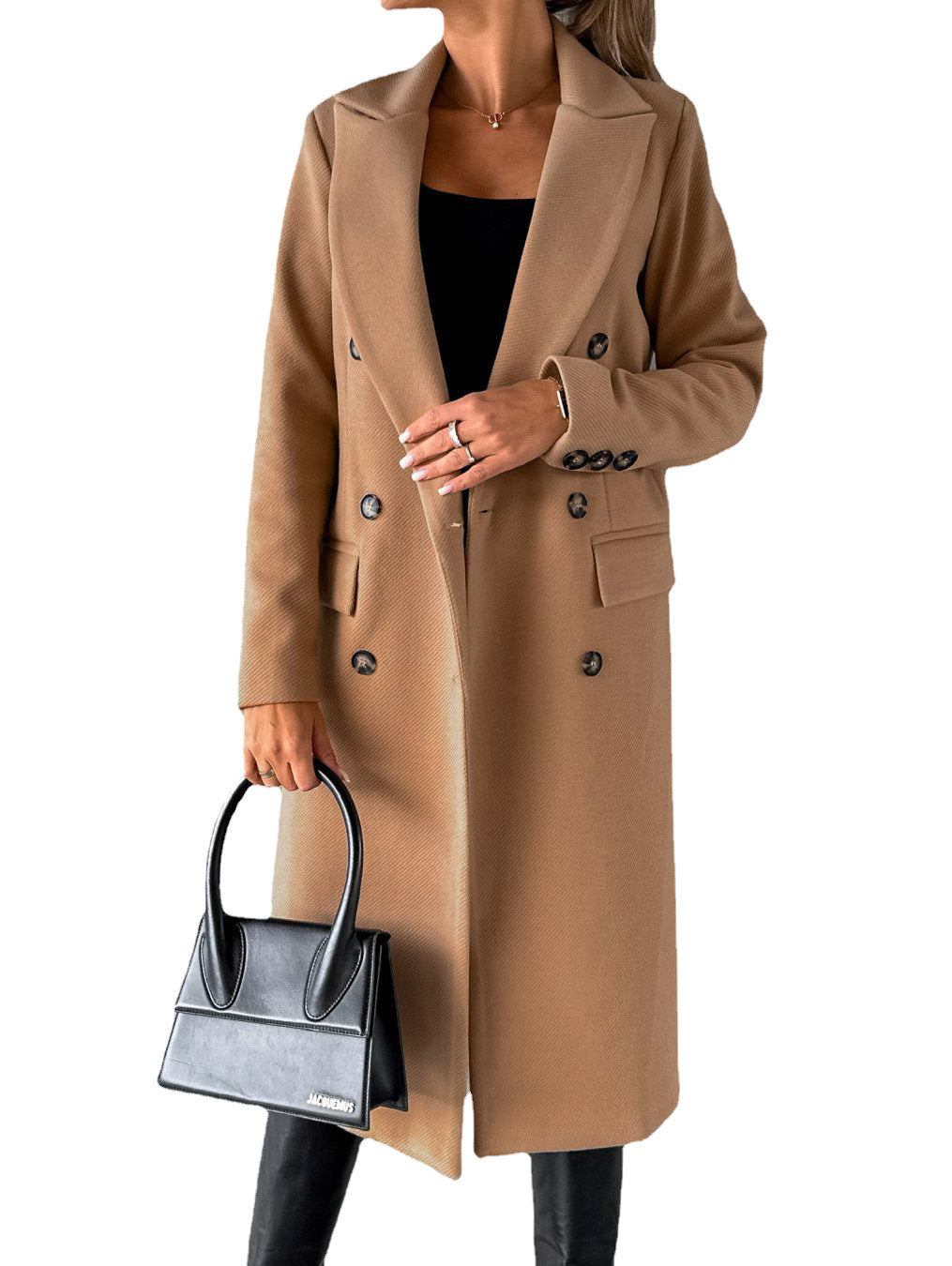 Cappotto a maniche lunghe con colletto ripiegato.